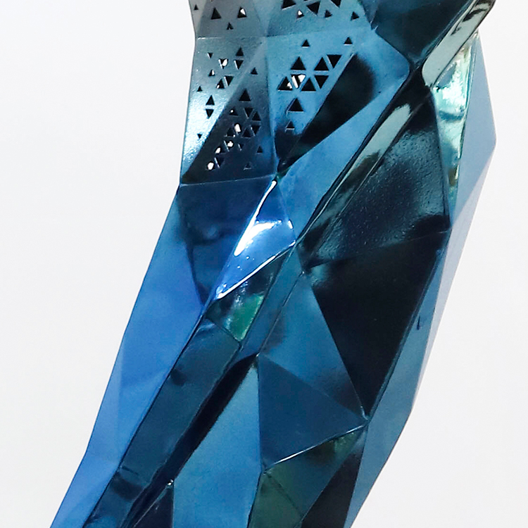 Customized Modern Faceted Whale Sculpture Luxury Blue Gradient Geometric Abstract Statue Art for Hotel Lobby Club Project Decor