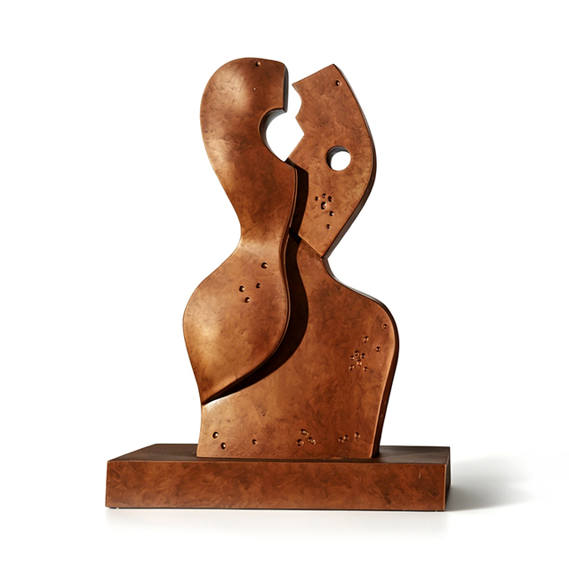 Custom Luxury Abstract Bronze Figurine Metal Art Craft Hotel Project Lobby Tabletop Decoration Interlocking Couple Statue Modern Sculpture
